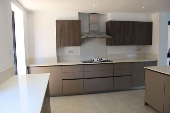 7 Bed Townhouse with En Suite in Kitisuru image 6