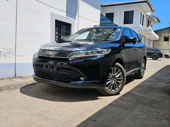 Toyota Harrier premium grade black sunroof 2018 image 2