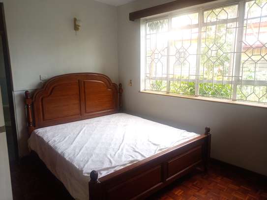5 Bed House with En Suite at Lavington Green image 32