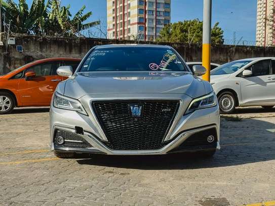 Toyota Crown Rs hybrid 2018 Sport image 1