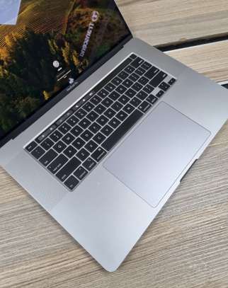 Apple MacBook Pro 16" Late 2019 image 2