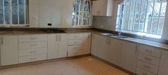 4 Bed Townhouse with En Suite in Spring Valley image 6