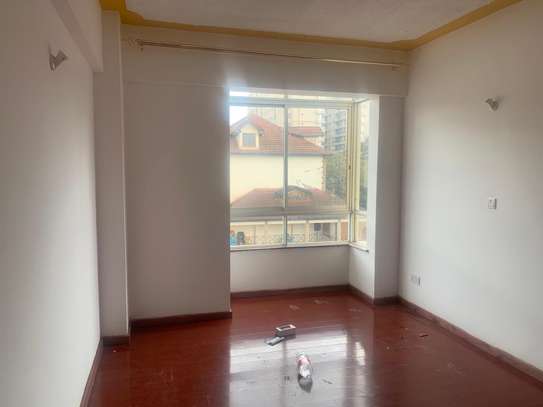3 bedroom apartment master Ensuite available in kilimani image 8