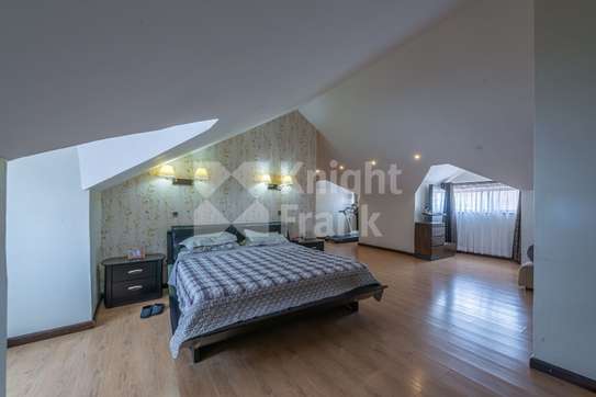 4 Bed Apartment with En Suite at Wood Avenue image 7