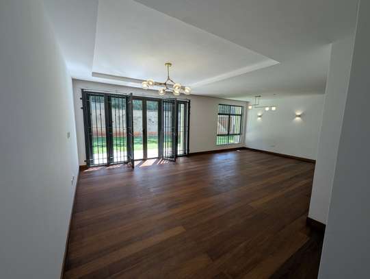 4 Bed Apartment with En Suite at Rosslyn image 4