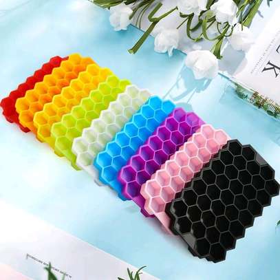 Reusable honeycomb silicone icecube mould* image 2