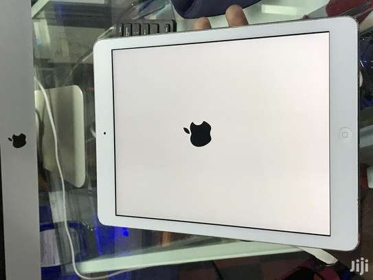 Apple iPad Air 64 GB Gray image 3