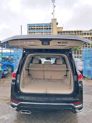 Toyota Land cruiser ZX V8 LC300 2023 image 9