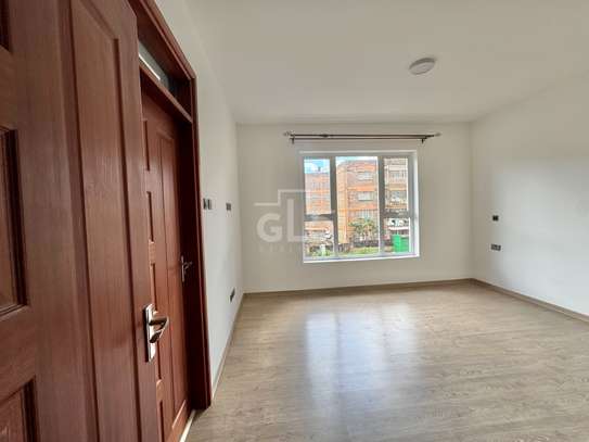 4 Bed Apartment with En Suite in Parklands image 13