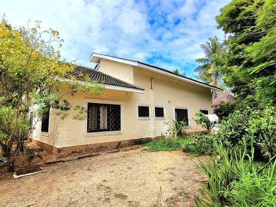 3 Bed Villa with Swimming Pool in Diani image 9