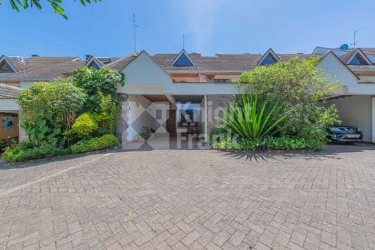 4 Bed House with Garden in Lavington image 19