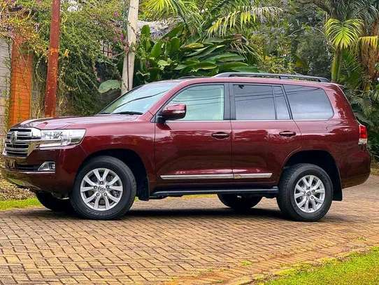 2016 LAND CRUISER V8 Sahara image 2