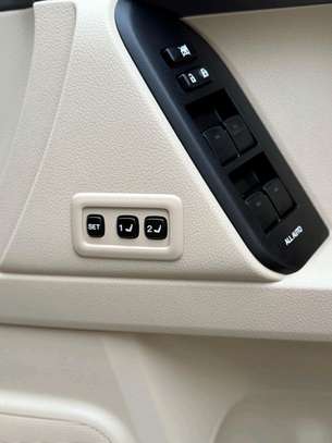 Toyota land cruiser Prado TZG diesel image 7