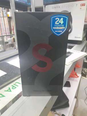 Samsung Galaxy S22 ultra phone image 2