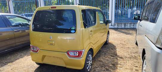 Suzuki Wagonr 2017 yellow image 4