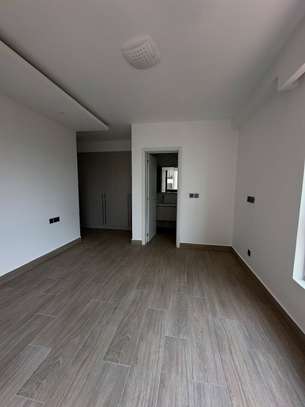 3 Bed Apartment with En Suite at Riverside Drive image 1