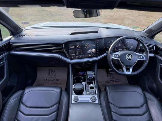 VW TOUAREG R-LINE white color 2018 model image 5