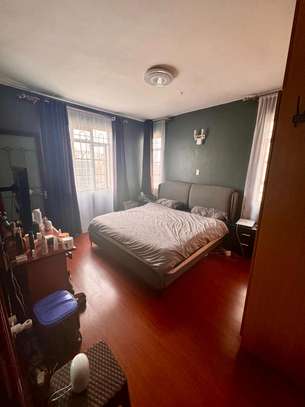 3BEDROOM APARTMENT FOR SALE image 6