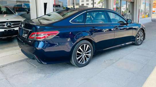 Toyota Crown 2018 image 2