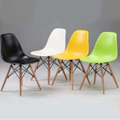 CLASSIC EAMES CHAIR image 4