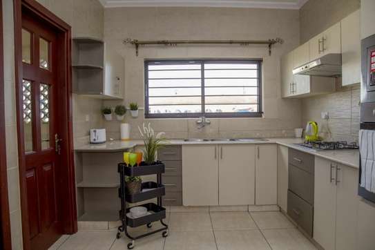 Furnished 2 Bed Apartment with En Suite at Rhapta Rd image 12