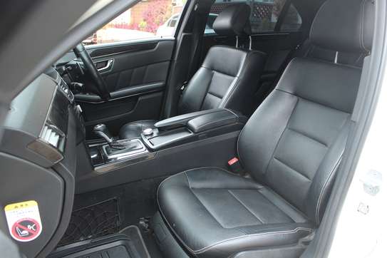 Mercedes E-Class Sedan White Alloy Wheels Tinted image 11