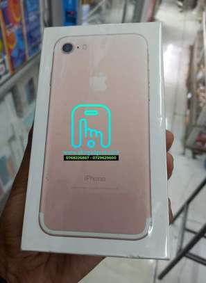 Iphone 7 128gb sealed plus warranty, free delivery town image 1