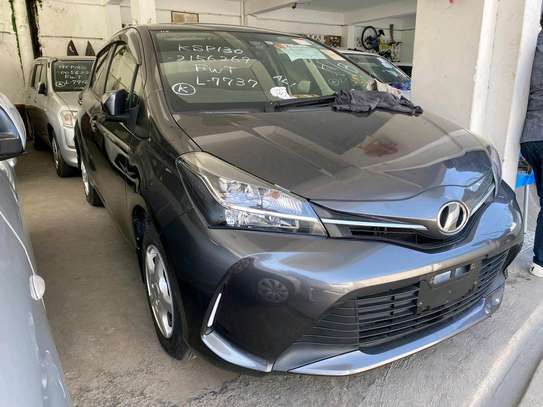 Toyota Vitz Grey image 6