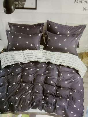 Contemporary Duvet with pillows image 8