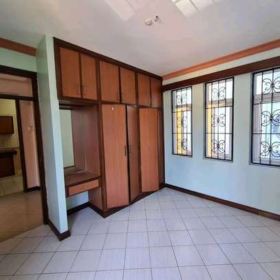 2    bedroom house  for rent in ROYSAMBU image 3