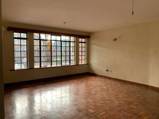 3 bedroom apartment all ensuite with Dsq available image 10