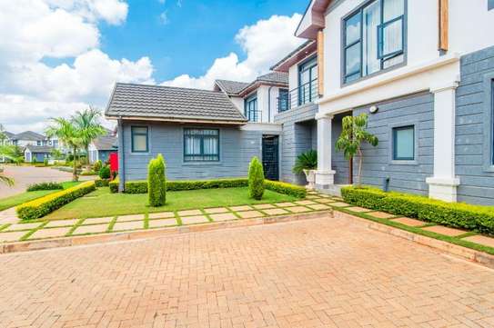 4 Bed House with En Suite at Five Star Paradise image 12