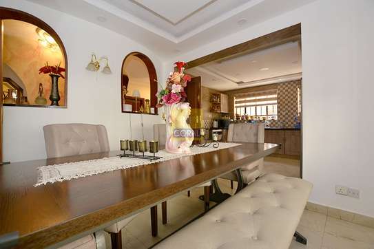 5 Bed House with En Suite at Brookside Drive image 9