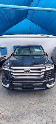 Toyota land Cruiser ZX Black 2023 image 1