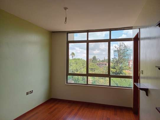 3 Bed Apartment with En Suite in Parklands image 7