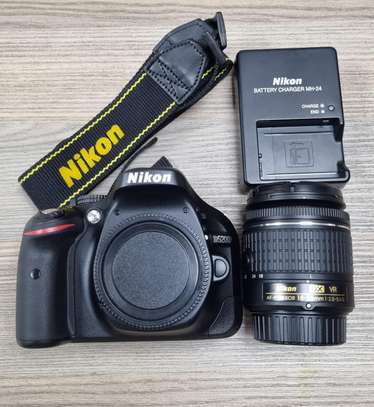 Nikon D5200 DSLR Camera with nikorr lens 18:55mm image 3
