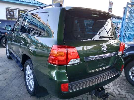 Toyota land cruiser v8 image 4