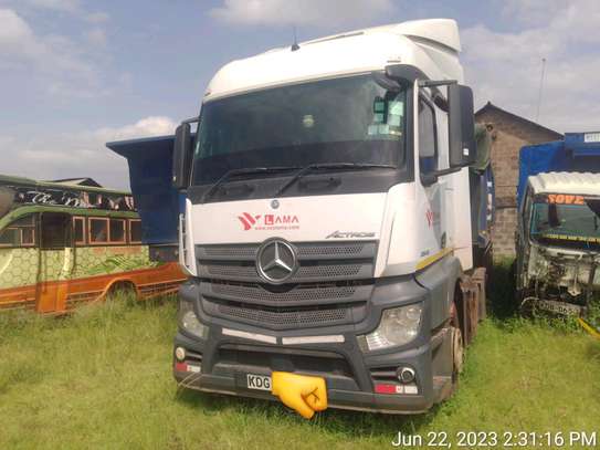 Actros MP4 prime movers (4units) image 1