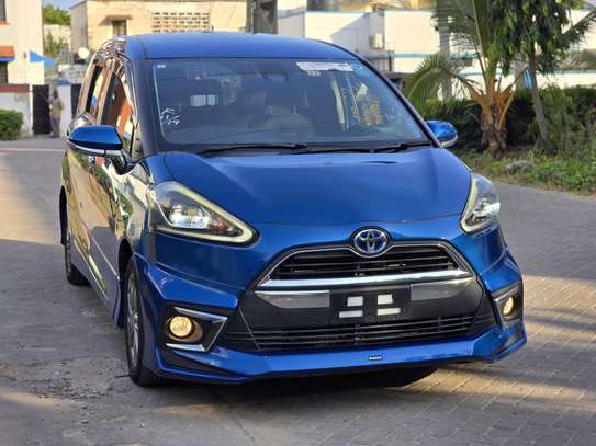 Toyota Sienta hybrid Blue 2018 image 1