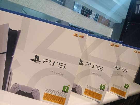 Pre-owned ps5 slim disc version with two controllers image 3