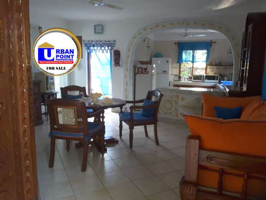 3 Bed House with Garage in Watamu image 7