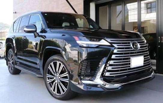 Lexus LX600 image 2