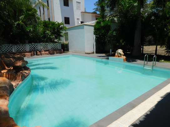 4 Bed Townhouse with Swimming Pool in Nyali Area image 1