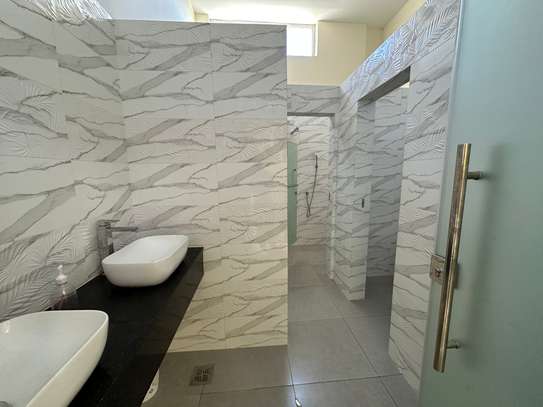 4 Bed Apartment with En Suite at Parklands image 6