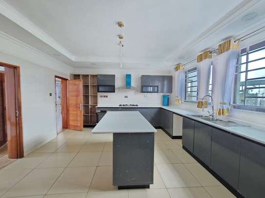 4 Bed House with En Suite in Kiambu Road image 10