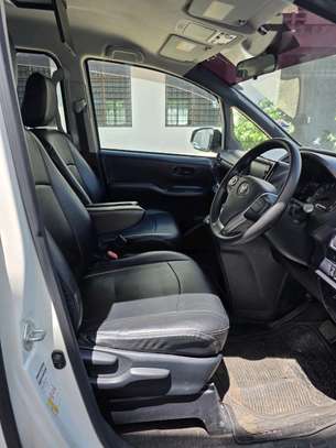 TOYOTA VOXY si 2 wheel 2017model image 9