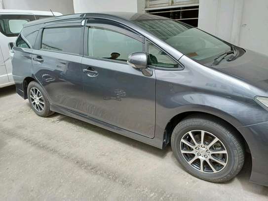Toyota wish grey image 1