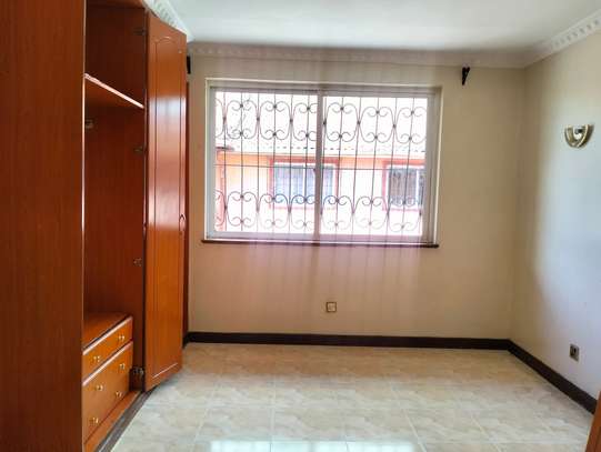 4 Bed Townhouse with En Suite in Kileleshwa image 13