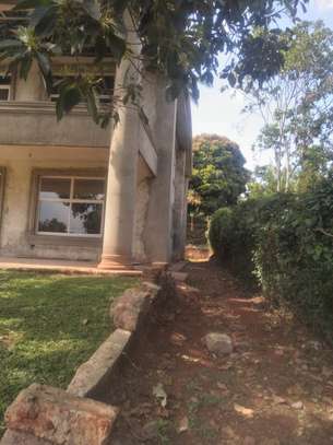 4 Bed House with En Suite at Gigiri image 18