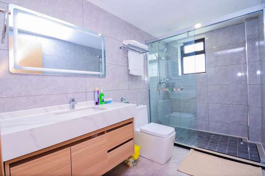 3 Bed Apartment with En Suite in Riverside image 10